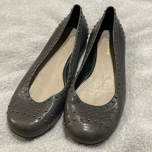 Prada gunmetal gray ballet flat w/ metal stud details sz 40 excellent condition